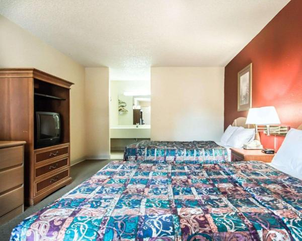 Double Room with Two Double Beds - Accessible/Non-Smoking